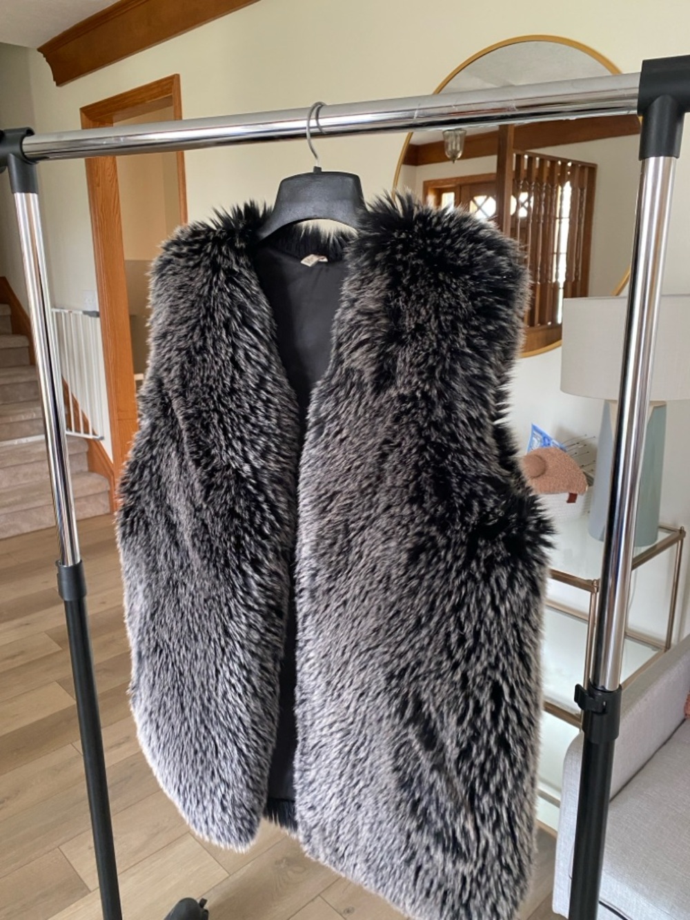Luxury Oversized Faux Fur Vest - Black & Gray - Picture 2 of 2